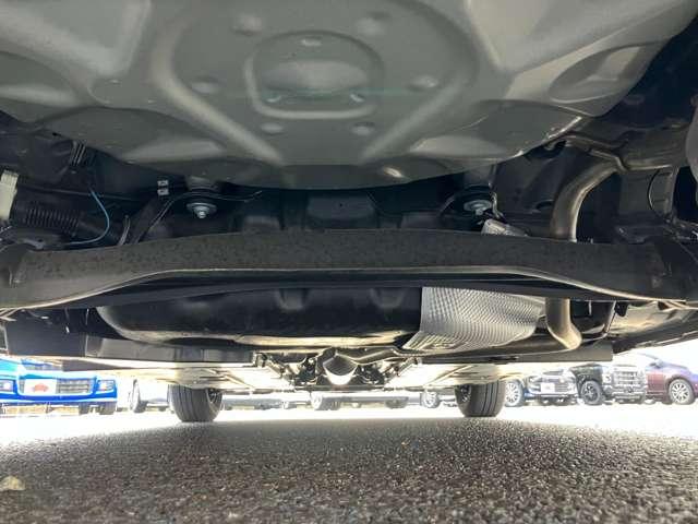 ヤリス ハイブリッドＧ　ツートーンカラー！セーフティセンス！ブラインドスポットモニター！純正ナビ＆フルセグＴＶ＆ＢＴ！パノラミックビューモニター！オートライト！ビルトインＥＴＣ！スマートエントリー／スター（36枚目）