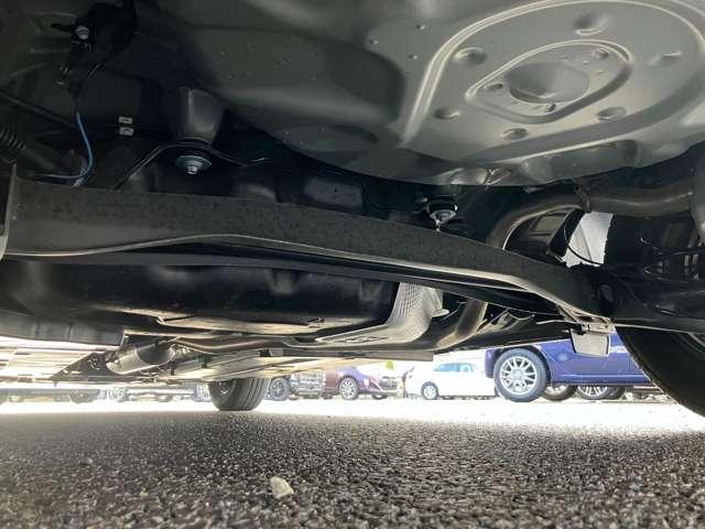 ヤリス ハイブリッドＧ　ツートーンカラー！セーフティセンス！ブラインドスポットモニター！純正ナビ＆フルセグＴＶ＆ＢＴ！パノラミックビューモニター！オートライト！ビルトインＥＴＣ！スマートエントリー／スター（38枚目）