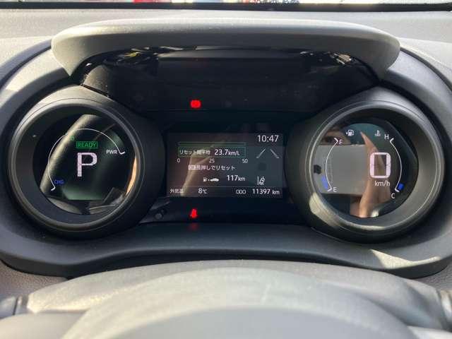 ヤリス ハイブリッドＧ　ツートーンカラー！セーフティセンス！ブラインドスポットモニター！純正ナビ＆フルセグＴＶ＆ＢＴ！パノラミックビューモニター！オートライト！ビルトインＥＴＣ！スマートエントリー／スター（42枚目）