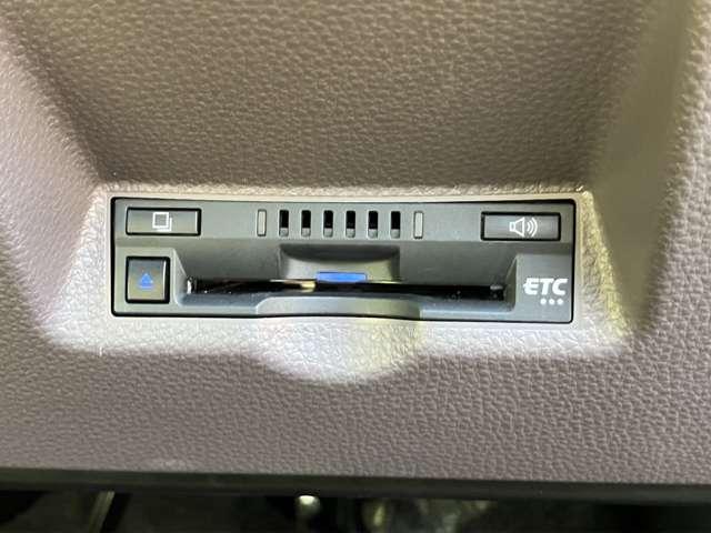 ヤリス ハイブリッドＧ　ツートーンカラー！セーフティセンス！ブラインドスポットモニター！純正ナビ＆フルセグＴＶ＆ＢＴ！パノラミックビューモニター！オートライト！ビルトインＥＴＣ！スマートエントリー／スター（59枚目）