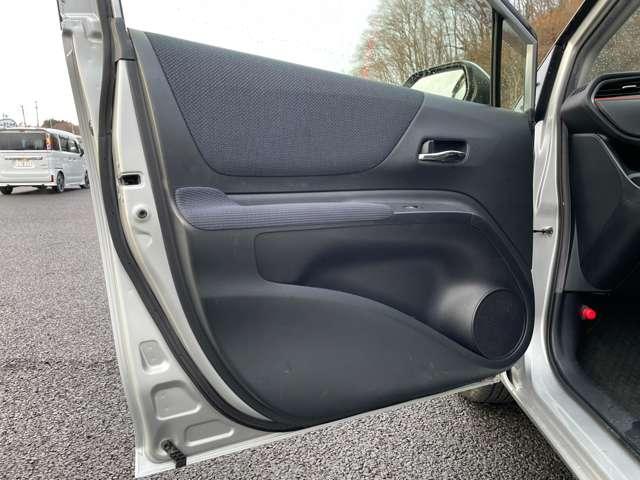 シエンタ ハイブリッドＧ　セーフティセンスＣ！純正ナビ＆フルセグＴＶ＆ＤＶＤ＆ＢＴ＆バックカメラ！両側パワースライドドア！純正アルミ！スマートエントリー／プッシュスタートシステム！純正ＥＴＣ！（30枚目）