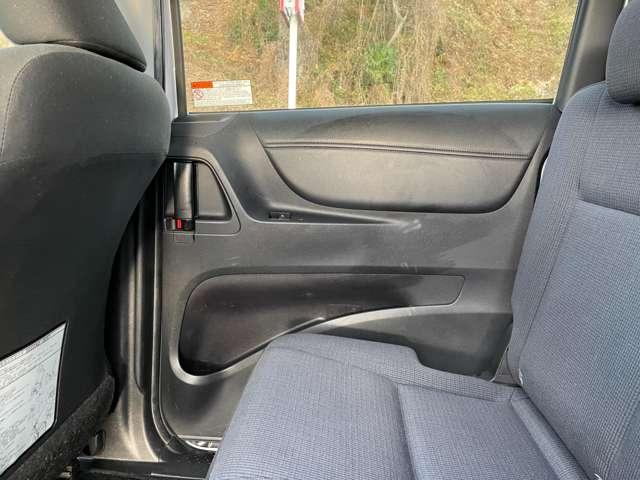 シエンタ ハイブリッドＧ　セーフティセンスＣ！純正ナビ＆フルセグＴＶ＆ＤＶＤ＆ＢＴ＆バックカメラ！両側パワースライドドア！純正アルミ！スマートエントリー／プッシュスタートシステム！純正ＥＴＣ！（31枚目）