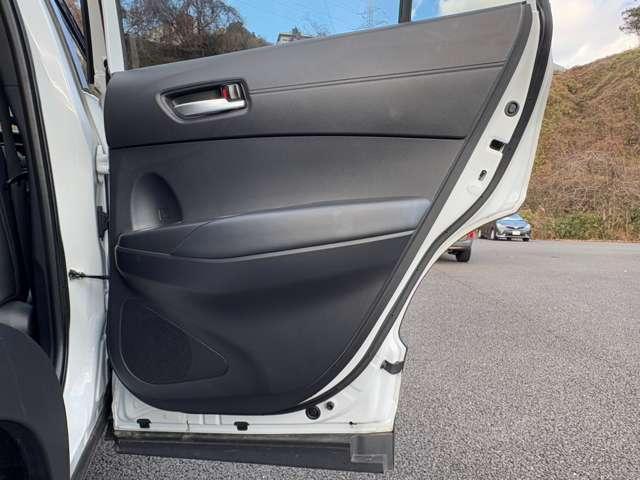 カローラクロス １．８ハイブリッドＺ　Ｅ－Ｆｏｕｒ　４ＷＤ　１オーナー／トヨタセーフティセンス／禁煙車／９インチディスプレイオーディオ／パノラミックビューモニター／ハンドルヒーター／モデリスタアルミホイール／ブラインドスポットモニター／シートヒーター（38枚目）