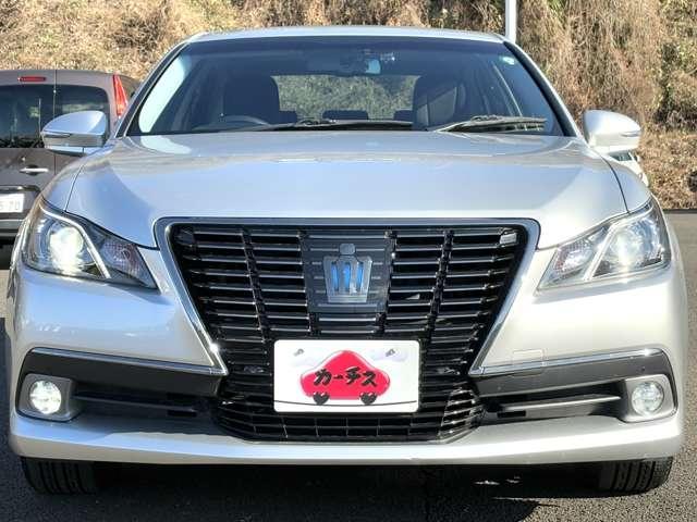 クラウンハイブリッド ロイヤルサルーン　Ｆｏｕｒ　ブラックスタイル　４ＷＤ！プリクラッシュセーフティシステム！レーダークルコン！インテリジェントクリアランスソナー！ムーンルーフ！純正ナビ＆フルセグＴＶ＆ＢＴ＆バックカメラ！ＨＩＤヘッドライト！オート（10枚目）