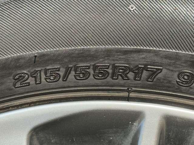 クラウンハイブリッド ロイヤルサルーン　Ｆｏｕｒ　ブラックスタイル　４ＷＤ！プリクラッシュセーフティシステム！レーダークルコン！インテリジェントクリアランスソナー！ムーンルーフ！純正ナビ＆フルセグＴＶ＆ＢＴ＆バックカメラ！ＨＩＤヘッドライト！オート（12枚目）