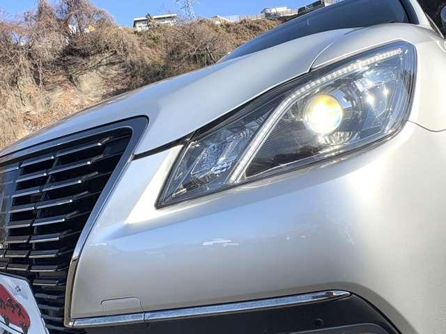 クラウンハイブリッド ロイヤルサルーン　Ｆｏｕｒ　ブラックスタイル　４ＷＤ！プリクラッシュセーフティシステム！レーダークルコン！インテリジェントクリアランスソナー！ムーンルーフ！純正ナビ＆フルセグＴＶ＆ＢＴ＆バックカメラ！ＨＩＤヘッドライト！オート（15枚目）