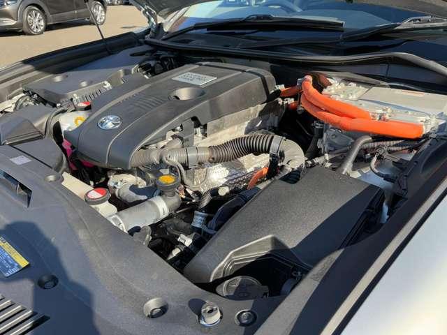 クラウンハイブリッド ロイヤルサルーン　Ｆｏｕｒ　ブラックスタイル　４ＷＤ！プリクラッシュセーフティシステム！レーダークルコン！インテリジェントクリアランスソナー！ムーンルーフ！純正ナビ＆フルセグＴＶ＆ＢＴ＆バックカメラ！ＨＩＤヘッドライト！オート（26枚目）