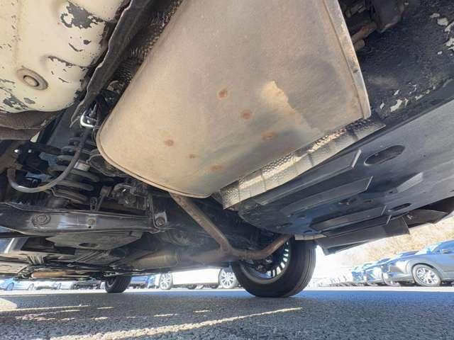 クラウンハイブリッド ロイヤルサルーン　Ｆｏｕｒ　ブラックスタイル　４ＷＤ！プリクラッシュセーフティシステム！レーダークルコン！インテリジェントクリアランスソナー！ムーンルーフ！純正ナビ＆フルセグＴＶ＆ＢＴ＆バックカメラ！ＨＩＤヘッドライト！オート（29枚目）