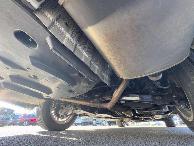 クラウンハイブリッド ロイヤルサルーン　Ｆｏｕｒ　ブラックスタイル　４ＷＤ！プリクラッシュセーフティシステム！レーダークルコン！インテリジェントクリアランスソナー！ムーンルーフ！純正ナビ＆フルセグＴＶ＆ＢＴ＆バックカメラ！ＨＩＤヘッドライト！オート（31枚目）