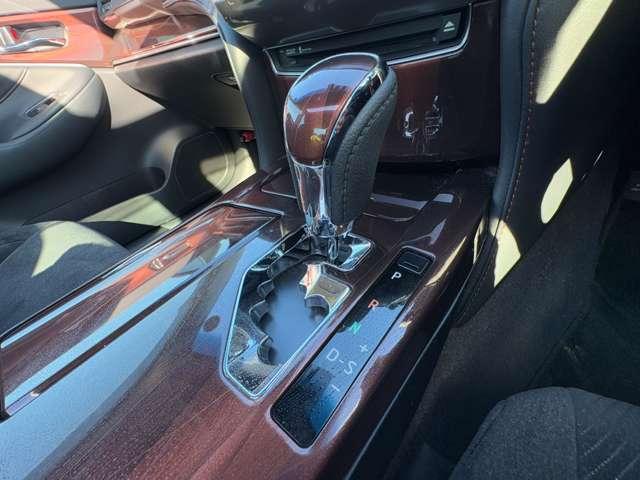 クラウンハイブリッド ロイヤルサルーン　Ｆｏｕｒ　ブラックスタイル　４ＷＤ！プリクラッシュセーフティシステム！レーダークルコン！インテリジェントクリアランスソナー！ムーンルーフ！純正ナビ＆フルセグＴＶ＆ＢＴ＆バックカメラ！ＨＩＤヘッドライト！オート（48枚目）