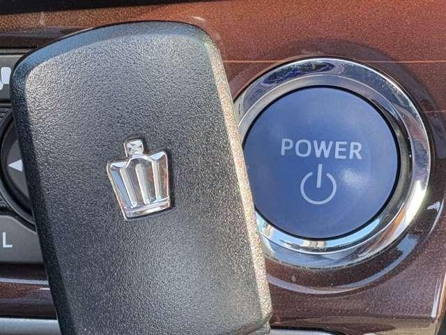 クラウンハイブリッド ロイヤルサルーン　Ｆｏｕｒ　ブラックスタイル　４ＷＤ！プリクラッシュセーフティシステム！レーダークルコン！インテリジェントクリアランスソナー！ムーンルーフ！純正ナビ＆フルセグＴＶ＆ＢＴ＆バックカメラ！ＨＩＤヘッドライト！オート（49枚目）