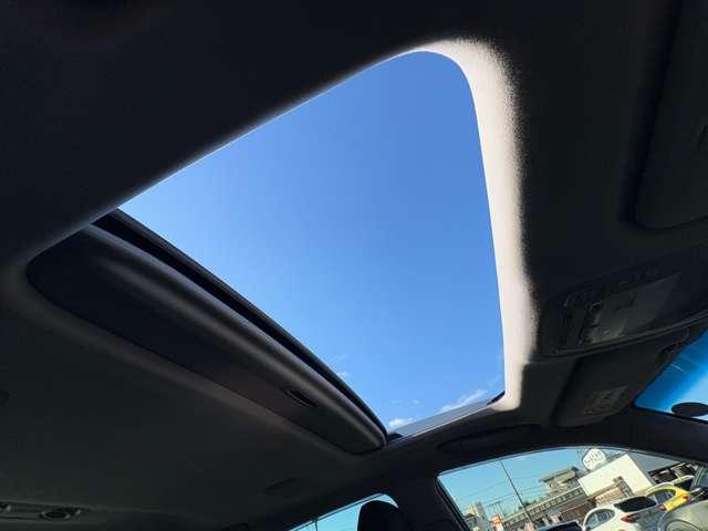 クラウンハイブリッド ロイヤルサルーン　Ｆｏｕｒ　ブラックスタイル　４ＷＤ！プリクラッシュセーフティシステム！レーダークルコン！インテリジェントクリアランスソナー！ムーンルーフ！純正ナビ＆フルセグＴＶ＆ＢＴ＆バックカメラ！ＨＩＤヘッドライト！オート（54枚目）