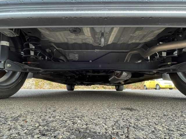 N-BOXカスタム G・EXターボホンダセンシング ホンダセンシング!アイドリングストップ!ギャザーズナビ&フルセグTV&DVD&BT&バックカメラ!両側パワースライドドア!LEDヘッドライト!オートライト!純正アルミ&エアロ!半革(10枚目)