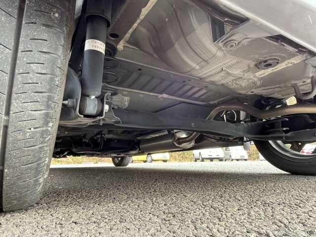 N-BOXカスタム G・EXターボホンダセンシング ホンダセンシング!アイドリングストップ!ギャザーズナビ&フルセグTV&DVD&BT&バックカメラ!両側パワースライドドア!LEDヘッドライト!オートライト!純正アルミ&エアロ!半革(11枚目)