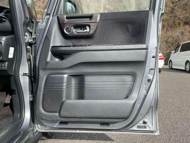 N-BOXカスタム G・Lホンダセンシング ホンダセンシング!ケンウッドナビ&1セグTV&DVD&BT&バックカメラ!両側パワースライドドア!LEDヘッドライト!オートライト!純正アルミ&エアロ!ビルトインETC!スマートキ(47枚目)