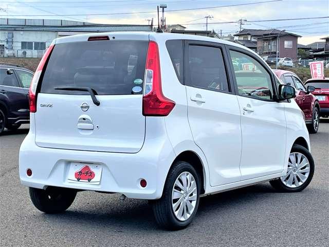 デイズ Ｘ　アイドリングストップ！エマージェンシーブレーキ！純正ナビ＆フルセグＴＶ＆ＤＶＤ＆ＢＴ！アラウンドビューモニター！シートヒーター！インテリジェントキー／プッシュエンジンスターター！（5枚目）