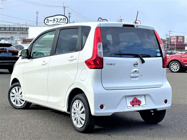 デイズ Ｘ　アイドリングストップ！エマージェンシーブレーキ！純正ナビ＆フルセグＴＶ＆ＤＶＤ＆ＢＴ！アラウンドビューモニター！シートヒーター！インテリジェントキー／プッシュエンジンスターター！（6枚目）