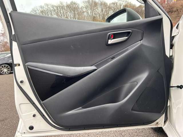 デミオ １５Ｓ　アイドリングストップ！アドバンストスマートシティブレーキサポート！ブラインドスポットモニタリング！車線逸脱警報システム！純正ナビ＆ＢＴ＆バックカメラ！オートライト！社外ＥＴＣ！プッ（50枚目）