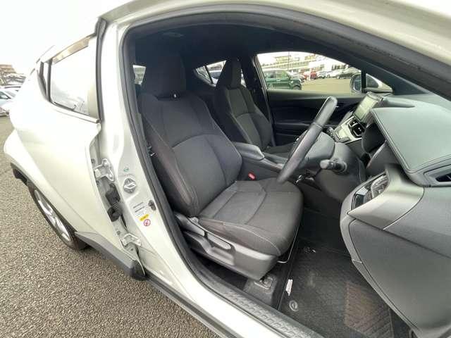 Ｃ－ＨＲ Ｓ　ハイブリッド１．８Ｓ　衝突軽減ブレーキ／横滑り防止装置／クルーズコントロール／レーンキープアシスト／ドライブレコーダー／ＥＴＣ／ディスプレイオーディオ／メモリーナビ／純正１７インチアルミ／バックカメラ（20枚目）