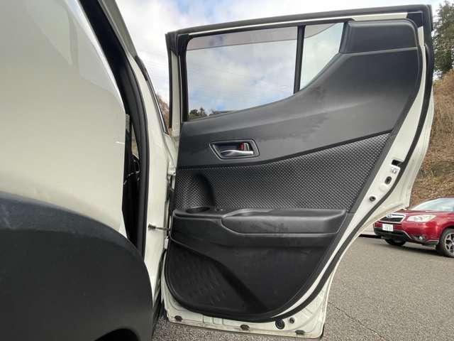 Ｃ－ＨＲ Ｓ　ハイブリッド１．８Ｓ　衝突軽減ブレーキ／横滑り防止装置／クルーズコントロール／レーンキープアシスト／ドライブレコーダー／ＥＴＣ／ディスプレイオーディオ／メモリーナビ／純正１７インチアルミ／バックカメラ（27枚目）