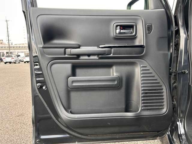 スペーシア ６６０カスタム　ハイブリッドＸＳターボ　４名　アイドリングストップ！セーフティサポート！ストラーダナビ＆フルセグＴＶ＆ＤＶＤ＆ＢＴ！ＬＥＤヘッドライト！オートライト！純正アルミ＆エアロ！両側パワースライドドア！半革シート！シー（53枚目）