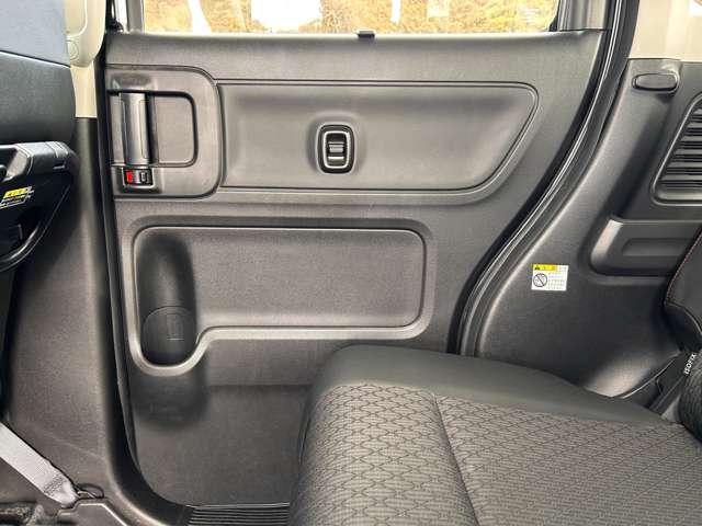 スペーシア ６６０カスタム　ハイブリッドＸＳターボ　４名　アイドリングストップ！セーフティサポート！ストラーダナビ＆フルセグＴＶ＆ＤＶＤ＆ＢＴ！ＬＥＤヘッドライト！オートライト！純正アルミ＆エアロ！両側パワースライドドア！半革シート！シー（56枚目）