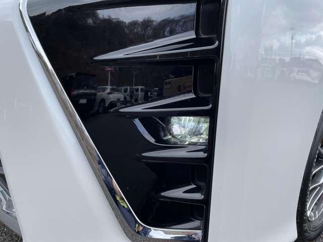 ヴォクシー ハイブリッドＺＳ　２９年後期型！セーフティセンスＣ！クルーズコントロール！純正ナビ＆フルセグＴＶ＆ＢＴ！フロント＆バックカメラ！両側パワースライドドア！ＬＥＤヘッドライト！オートライト！純正アルミ！（12枚目）