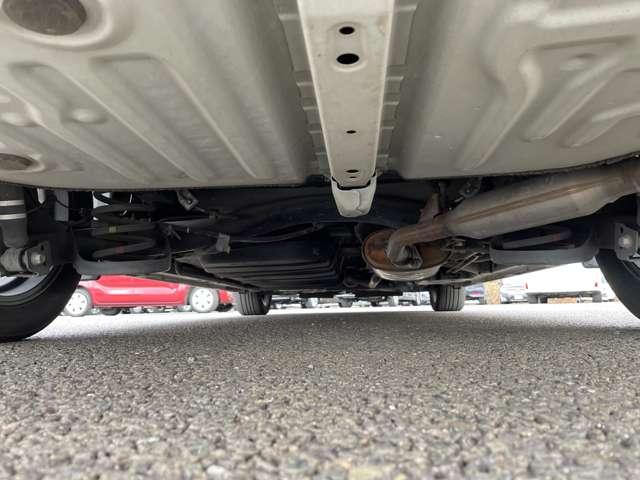 ヴォクシー ハイブリッドＺＳ　２９年後期型！セーフティセンスＣ！クルーズコントロール！純正ナビ＆フルセグＴＶ＆ＢＴ！フロント＆バックカメラ！両側パワースライドドア！ＬＥＤヘッドライト！オートライト！純正アルミ！（21枚目）