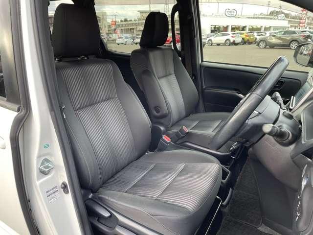 ヴォクシー ハイブリッドＺＳ　２９年後期型！セーフティセンスＣ！クルーズコントロール！純正ナビ＆フルセグＴＶ＆ＢＴ！フロント＆バックカメラ！両側パワースライドドア！ＬＥＤヘッドライト！オートライト！純正アルミ！（24枚目）