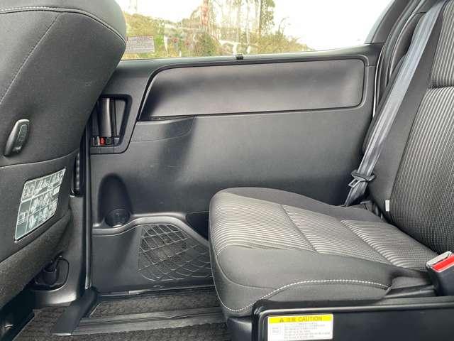 ヴォクシー ハイブリッドＺＳ　２９年後期型！セーフティセンスＣ！クルーズコントロール！純正ナビ＆フルセグＴＶ＆ＢＴ！フロント＆バックカメラ！両側パワースライドドア！ＬＥＤヘッドライト！オートライト！純正アルミ！（33枚目）