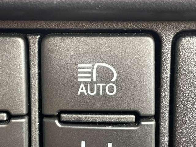 ヴォクシー ハイブリッドＺＳ　２９年後期型！セーフティセンスＣ！クルーズコントロール！純正ナビ＆フルセグＴＶ＆ＢＴ！フロント＆バックカメラ！両側パワースライドドア！ＬＥＤヘッドライト！オートライト！純正アルミ！（44枚目）