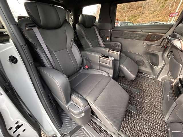 アルファード Ｚ　トヨタセーフティセンス！ブラインドスポットモニター！クリアランスソナー！純正１４インチナビ！パノラミックビューモニター！インテリジェントルームミラー！１３．２型純正フリップダウンモニター！（24枚目）