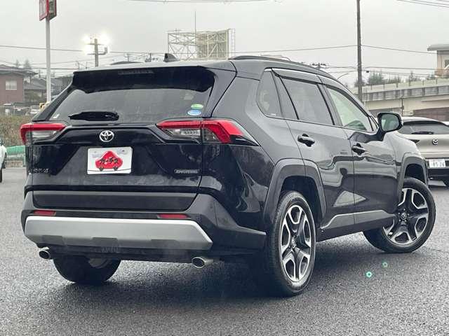 ＲＡＶ４ ２．０アドベンチャー　４ＷＤ（５名）　セーフティセンス！ブラック合皮スポーティシート！運転席パワーシート！純正ナビ＆フルセグＴＶ＆ＢＴ＆バックカメラ！ＬＥＤヘッドライト！オートライト！純正アルミ！ビルトインＥＴＣ！スマ（4枚目）