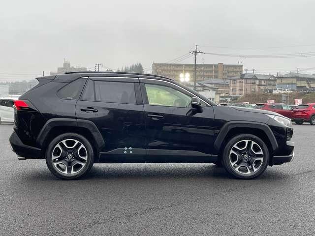 ＲＡＶ４ ２．０アドベンチャー　４ＷＤ（５名）　セーフティセンス！ブラック合皮スポーティシート！運転席パワーシート！純正ナビ＆フルセグＴＶ＆ＢＴ＆バックカメラ！ＬＥＤヘッドライト！オートライト！純正アルミ！ビルトインＥＴＣ！スマ（9枚目）