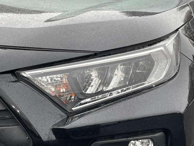 ＲＡＶ４ ２．０アドベンチャー　４ＷＤ（５名）　セーフティセンス！ブラック合皮スポーティシート！運転席パワーシート！純正ナビ＆フルセグＴＶ＆ＢＴ＆バックカメラ！ＬＥＤヘッドライト！オートライト！純正アルミ！ビルトインＥＴＣ！スマ（11枚目）