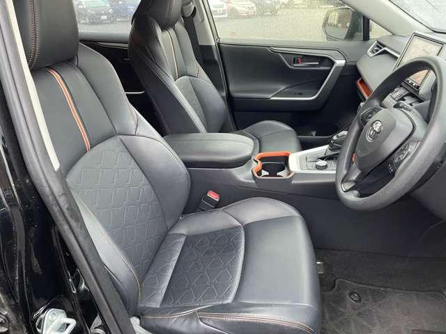 ＲＡＶ４ ２．０アドベンチャー　４ＷＤ（５名）　セーフティセンス！ブラック合皮スポーティシート！運転席パワーシート！純正ナビ＆フルセグＴＶ＆ＢＴ＆バックカメラ！ＬＥＤヘッドライト！オートライト！純正アルミ！ビルトインＥＴＣ！スマ（18枚目）