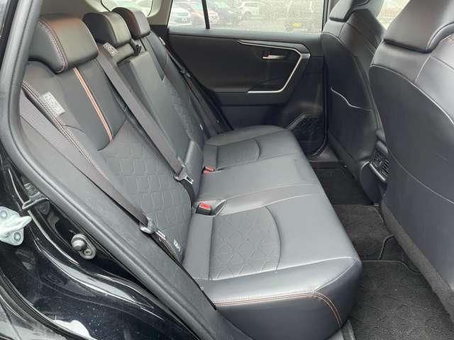ＲＡＶ４ ２．０アドベンチャー　４ＷＤ（５名）　セーフティセンス！ブラック合皮スポーティシート！運転席パワーシート！純正ナビ＆フルセグＴＶ＆ＢＴ＆バックカメラ！ＬＥＤヘッドライト！オートライト！純正アルミ！ビルトインＥＴＣ！スマ（21枚目）