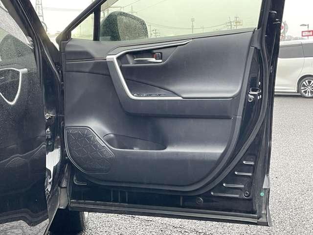 ＲＡＶ４ ２．０アドベンチャー　４ＷＤ（５名）　セーフティセンス！ブラック合皮スポーティシート！運転席パワーシート！純正ナビ＆フルセグＴＶ＆ＢＴ＆バックカメラ！ＬＥＤヘッドライト！オートライト！純正アルミ！ビルトインＥＴＣ！スマ（25枚目）
