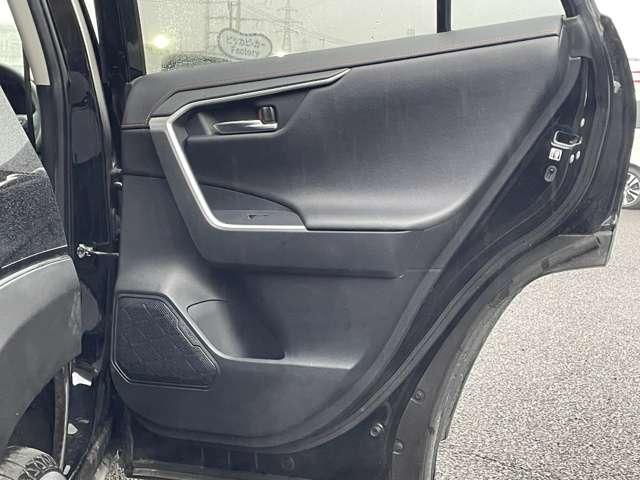 ＲＡＶ４ ２．０アドベンチャー　４ＷＤ（５名）　セーフティセンス！ブラック合皮スポーティシート！運転席パワーシート！純正ナビ＆フルセグＴＶ＆ＢＴ＆バックカメラ！ＬＥＤヘッドライト！オートライト！純正アルミ！ビルトインＥＴＣ！スマ（26枚目）