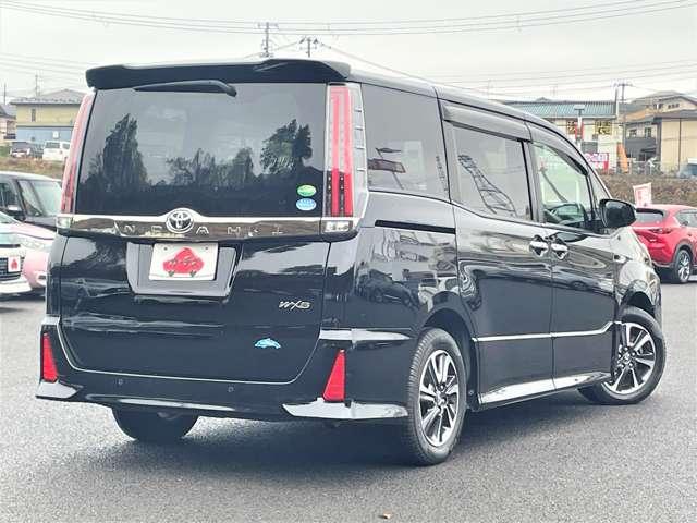 ノア ２．０Ｓｉ　ＷｘＢＩＩ　７名　アイドリングストップ！セーフティセンス！純正ナビ＆フルセグＴＶ＆ＢＴ＆バックカメラ！両側パワースライドドア！ＬＥＤヘッドライト！オートライト！純正アルミ！半革シート！ビルトインＥＴ（5枚目）