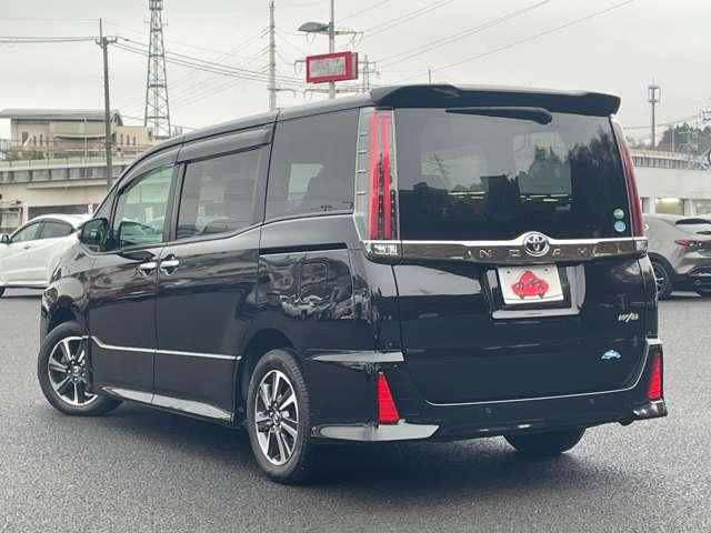 ノア ２．０Ｓｉ　ＷｘＢＩＩ　７名　アイドリングストップ！セーフティセンス！純正ナビ＆フルセグＴＶ＆ＢＴ＆バックカメラ！両側パワースライドドア！ＬＥＤヘッドライト！オートライト！純正アルミ！半革シート！ビルトインＥＴ（6枚目）