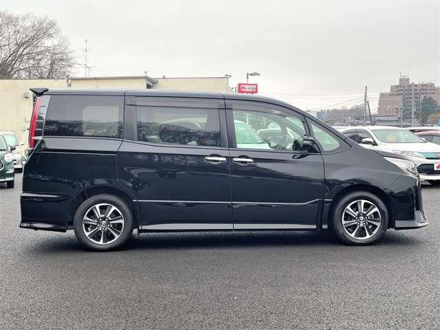 ノア ２．０Ｓｉ　ＷｘＢＩＩ　７名　アイドリングストップ！セーフティセンス！純正ナビ＆フルセグＴＶ＆ＢＴ＆バックカメラ！両側パワースライドドア！ＬＥＤヘッドライト！オートライト！純正アルミ！半革シート！ビルトインＥＴ（8枚目）