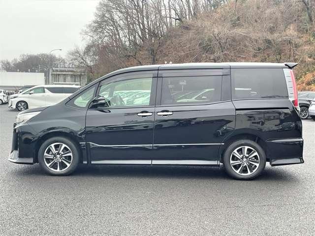 ノア ２．０Ｓｉ　ＷｘＢＩＩ　７名　アイドリングストップ！セーフティセンス！純正ナビ＆フルセグＴＶ＆ＢＴ＆バックカメラ！両側パワースライドドア！ＬＥＤヘッドライト！オートライト！純正アルミ！半革シート！ビルトインＥＴ（9枚目）