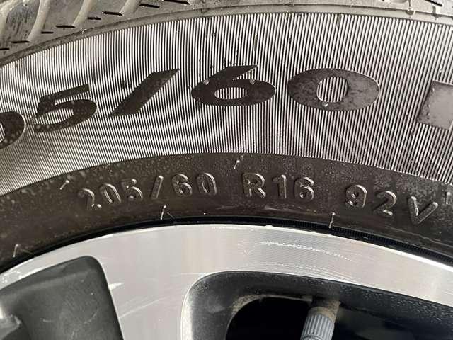 ノア ２．０Ｓｉ　ＷｘＢＩＩ　７名　アイドリングストップ！セーフティセンス！純正ナビ＆フルセグＴＶ＆ＢＴ＆バックカメラ！両側パワースライドドア！ＬＥＤヘッドライト！オートライト！純正アルミ！半革シート！ビルトインＥＴ（17枚目）