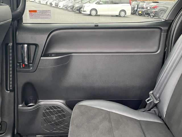 ノア ２．０Ｓｉ　ＷｘＢＩＩ　７名　アイドリングストップ！セーフティセンス！純正ナビ＆フルセグＴＶ＆ＢＴ＆バックカメラ！両側パワースライドドア！ＬＥＤヘッドライト！オートライト！純正アルミ！半革シート！ビルトインＥＴ（35枚目）