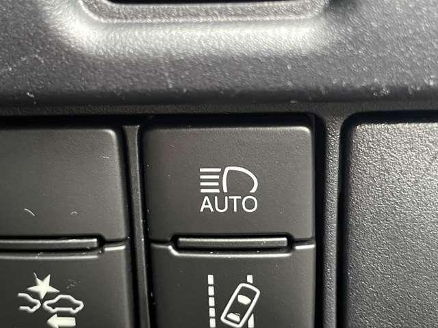 ノア ２．０Ｓｉ　ＷｘＢＩＩ　７名　アイドリングストップ！セーフティセンス！純正ナビ＆フルセグＴＶ＆ＢＴ＆バックカメラ！両側パワースライドドア！ＬＥＤヘッドライト！オートライト！純正アルミ！半革シート！ビルトインＥＴ（51枚目）