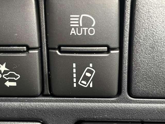 ノア ２．０Ｓｉ　ＷｘＢＩＩ　７名　アイドリングストップ！セーフティセンス！純正ナビ＆フルセグＴＶ＆ＢＴ＆バックカメラ！両側パワースライドドア！ＬＥＤヘッドライト！オートライト！純正アルミ！半革シート！ビルトインＥＴ（52枚目）