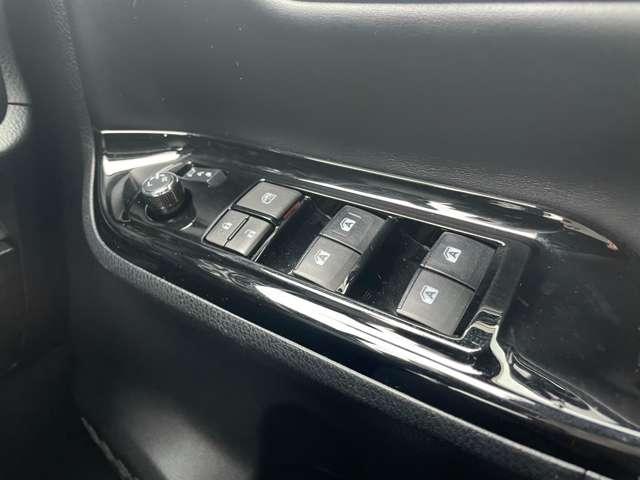 ノア ２．０Ｓｉ　ＷｘＢＩＩ　７名　アイドリングストップ！セーフティセンス！純正ナビ＆フルセグＴＶ＆ＢＴ＆バックカメラ！両側パワースライドドア！ＬＥＤヘッドライト！オートライト！純正アルミ！半革シート！ビルトインＥＴ（56枚目）