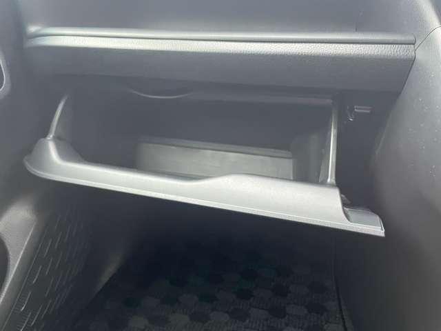 ノア ２．０Ｓｉ　ＷｘＢＩＩ　７名　アイドリングストップ！セーフティセンス！純正ナビ＆フルセグＴＶ＆ＢＴ＆バックカメラ！両側パワースライドドア！ＬＥＤヘッドライト！オートライト！純正アルミ！半革シート！ビルトインＥＴ（57枚目）