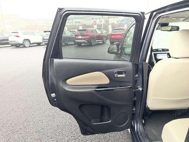 ����ȃh�A����